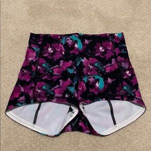 Lululemon high rise 2in short shorts